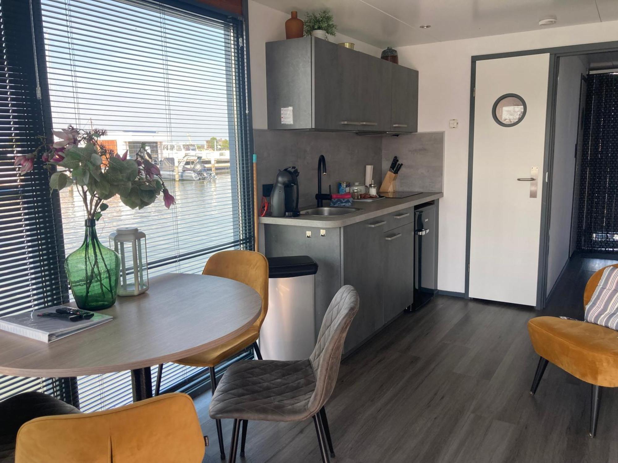 מלון מוניקנדאם Houseboat De Amstel מראה חיצוני תמונה